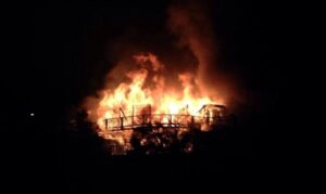 Voraz incendio consume por completo hostal en Puerto Williams