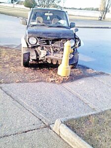 Dos lesionados deja colisión en cruce conflictivo de Av. Bulnes y Ovejero