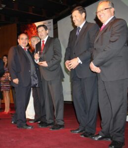 Alcalde Boccazzi recibe reconocimiento