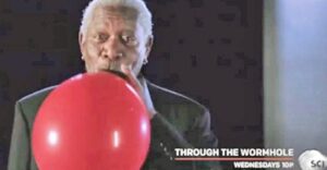 Viral: La sorprendente voz de Morgan Freeman inhalando helio