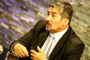 Colegio de Profesores presenta querella por estafa contra Julián Mancilla