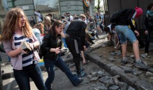 Al menos 38 muertos en Ucrania por incendio y disturbios
