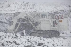 Mina Invierno: tronaduras se harían tres veces por semana y en las tardes