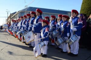 Escolares de Punta Arenas desfilaron en homenaje a las Glorias Navales