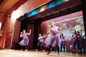 Colegios agasajaron  a sus alumnos en su día