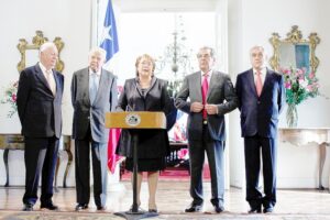 Ex Presidentes apoyan impugnar competencia de La Haya