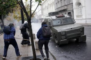 Marcha de la CUT en Santiago deja al menos 20 lesionados y 40 detenidos