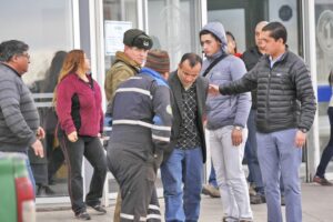 Detienen a sujeto que grababa a  mujeres en baño de supermercado