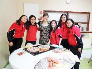 Voluntaria estadounidense trabaja en el Liceo María Auxiladora