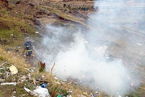 Incendian basura acumulada en sector de camino  al cerro Andino