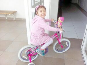 La dura lucha de la pequeña “Cony”  para combatir la leucemia