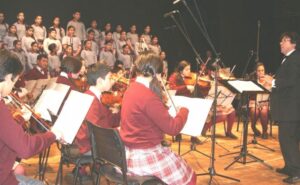 Con un repleto Teatro Municipal se presentaron las Orquestas Estudiantiles de Cormupa