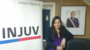 Directora regional del Injuv saluda a estudiantes magallánicos en su día