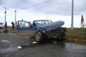 Ex alcalde de Timaukel protagoniza accidente automovilístico en avenida Frei