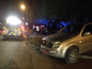 Colisión deja al menos una mujer lesionada en Kuzma Slavic con Av. España