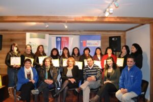 Sernam y Prodemu certifican a 11 mujeres en Artesanía Étnica con Inglés