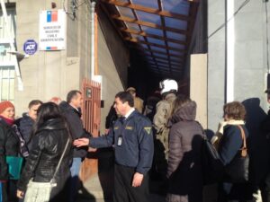 Aviso de bomba obliga desalojo del Registro Civil de Punta Arenas