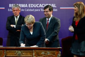 Michelle Bachelet firmó proyecto de fin al lucro, copago y selección