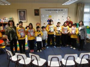 Seremi de Educación entrega útiles escolares a niñas y niños de la escuela Paul Harris