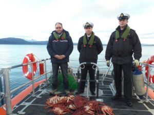 Decomisan 52 ejemplares de centollas vivas en la bahía de Puerto Williams