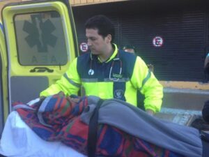 Sujeto es agredido con arma blanca en local de comida rápida del Barrio 18