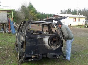 Balean a parcelero y queman su vehículo en La Araucanía