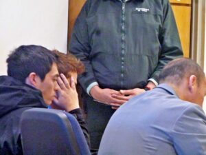 Santiaguinos son detenidos por robo de vehículo: no podrán abandonar la región