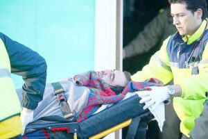 Acuchillan a hombre en local de comida rápida
