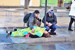 Mujer sufrió lesiones tras caer producto de la escarcha