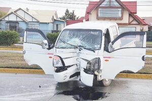 Camión Porter con daños tras choque