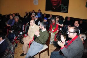 Autoridades vieron el tercer partido de Chile con abuelitos del Hogar de Cristo