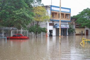 Más de 14 mil evacuados por inundaciones en Argentina