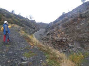 Nuevo derrumbe moviliza a autoridades de Obras Públicas