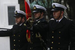Armada encabezó en solitario tradicional desfile dominical