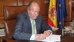 Juan Carlos I de España abdica al trono luego de 39 años de reinado