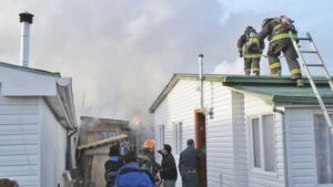 Incendio destruyó taller de mueblería en la Población Manuel Chaparro