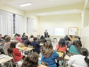 Seremis se reúnen con profesores del Liceo Bicentenario