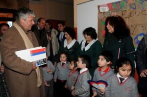 Ministro Eyzaguirre se reúne con comunidad educativa