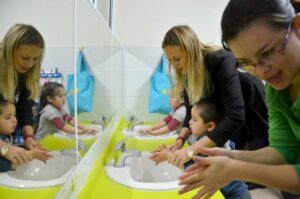 Autoridades lanzaron Campaña de invierno en Jardín Infantil Caperucita Roja