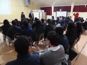 Instruyen a estudiantes para que postulen a proyectos Fosis