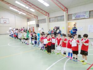 A gimnasio lleno se jugaron las finales del torneo de futsal infantil