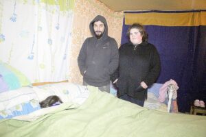 Matrimonio será desalojado junto a su hija de tres años