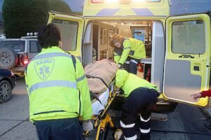 Joven embarazada y menor lesionadas en colisión