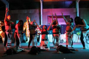 Una noche llena de color  y música en Porvenir
