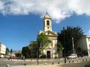 Mujer de 81 años sufre robo de cartera mientras rezaba en la Iglesia Catedral
