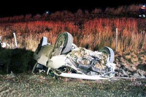 Chofer ebrio volcó  y quedó grave junto a su acompañante