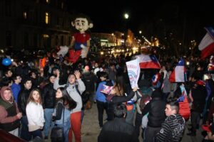 Puntarenenses celebran triunfo de la 