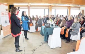 160 adultos mayores reciben capacitación