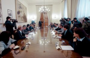 Peñailillo exige mayor coordinación y más función preventiva a policías