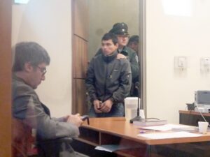 Delincuente liberado hace dos días roba y quema automóvil
